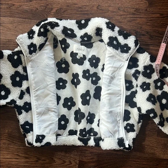 HYFVE Black and White Floral Short Push Jacket - Picture 9 of 9